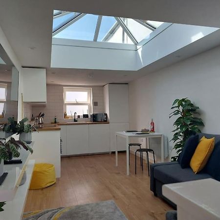 1 Bedroom Modern Duplex Саутгемптон Экстерьер фото