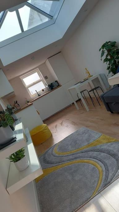 1 Bedroom Modern Duplex Саутгемптон Экстерьер фото