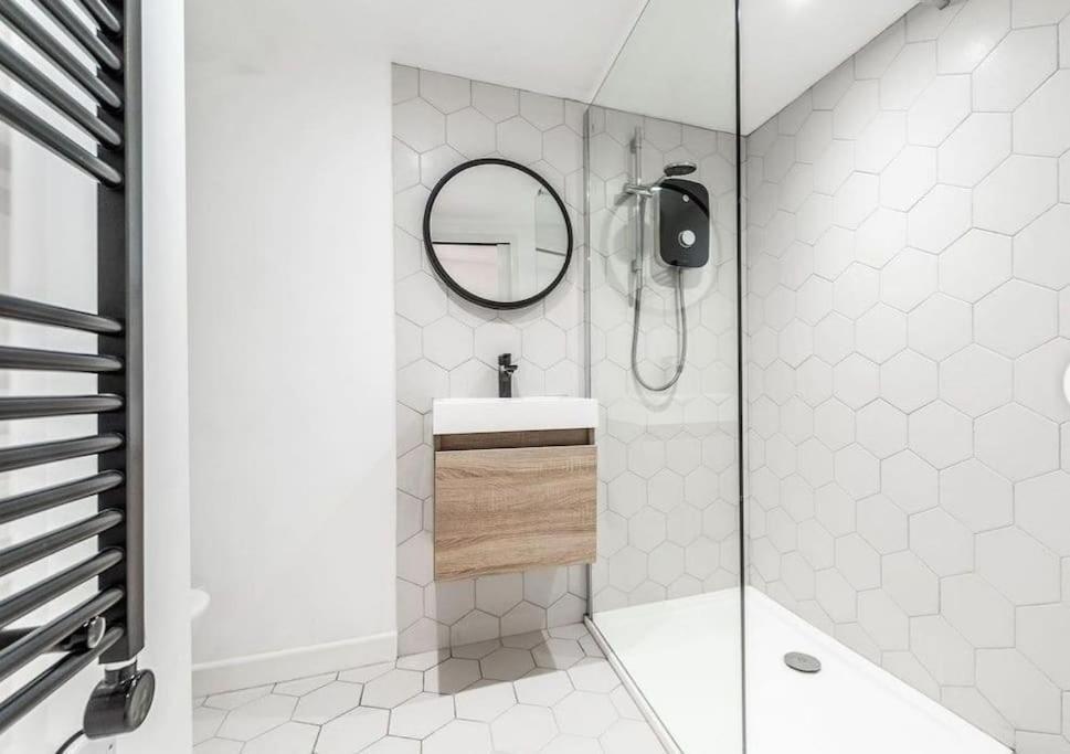 1 Bedroom Modern Duplex Саутгемптон Экстерьер фото